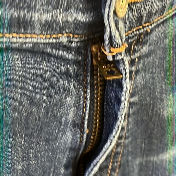 Lucky Brand Medium Blue Distressed 5- Pocket Mid-Rise Flare Jeans-Size 32/14 - Picture 6 of 16